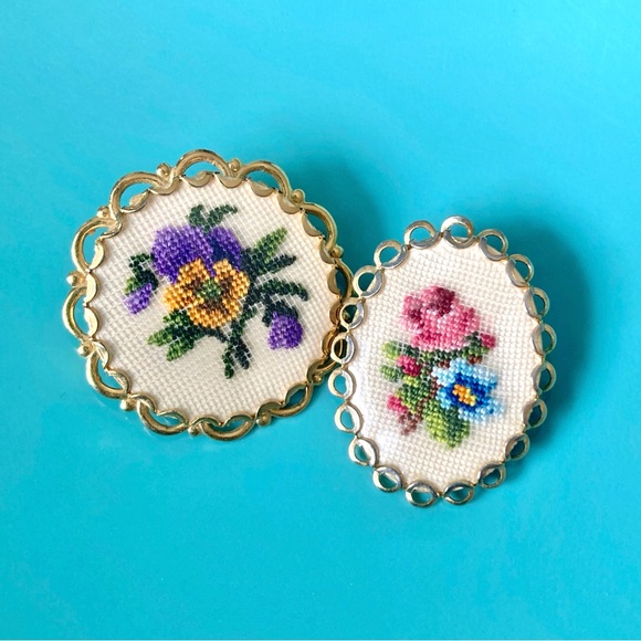 60s Vintage Petit Point Brooches Tiny Stitches Brooch Jewellery Cottagecore Pins - Picture 1 of 8